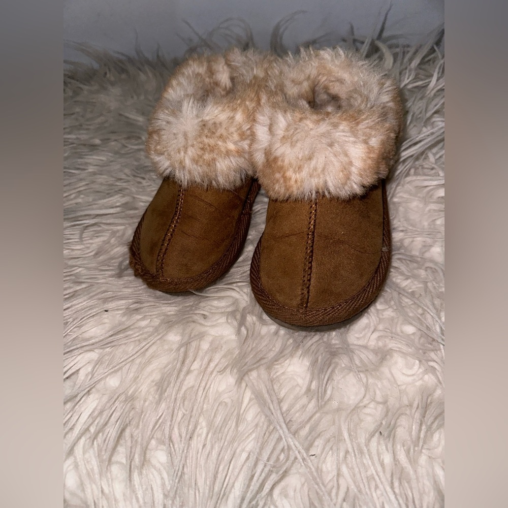Girl Lizzie faux fur cuff booties slippers